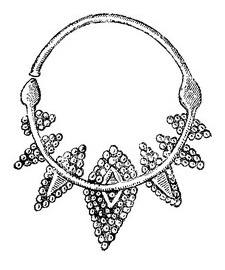 Рис. 17. Серебряное семилучевое височное кольцо из раскопок И.И. Ляпушкина 1967 г. на Гнездовском селище, IX в. Рис. 17. Серебряное семилучевое височное кольцо из раскопок И.И. Ляпушкина 1967 г. на Гнездовском селище, IX в.