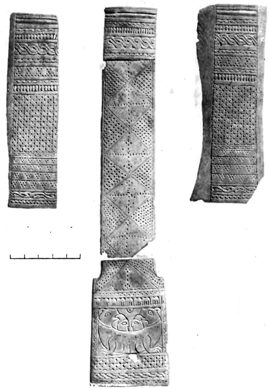 Рис. 24. Мстиславль, детинец. Костяные орнаментированные пластины колчана, XIII в. Рис. 24. Мстиславль, детинец. Костяные орнаментированные пластины колчана, XIII в.