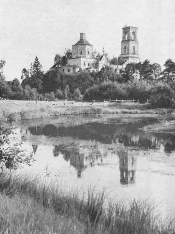 Рис. 3. Городище X в. у с. Око́вец Селижаровского района (фото автора) Рис. 3. Городище X в. у с. Око́вец Селижаровского района (фото автора)