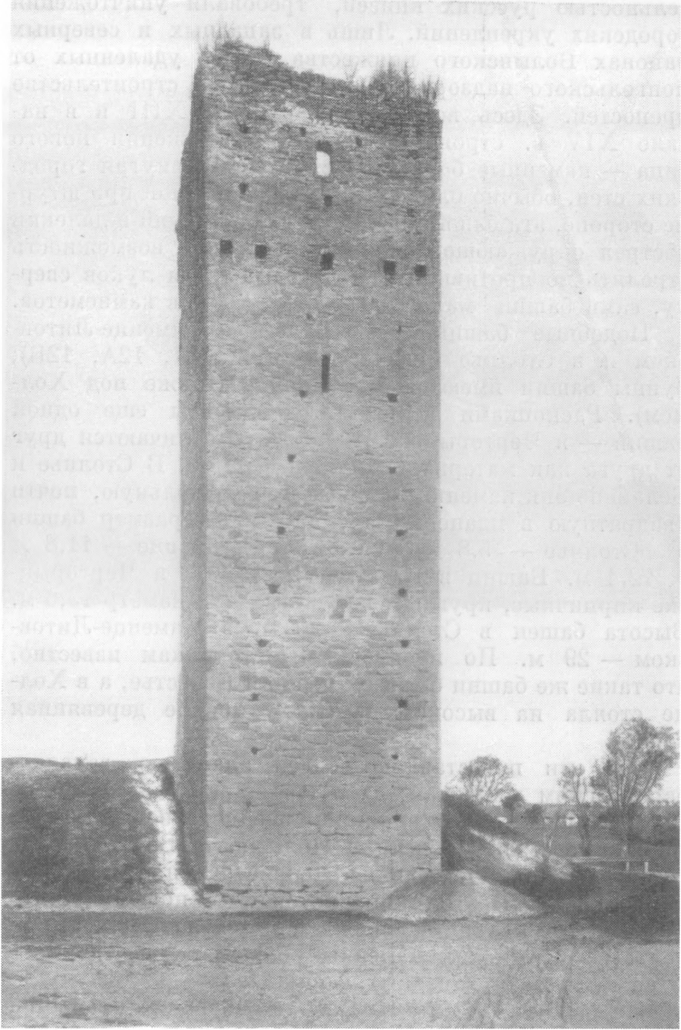 12Б. Башня в Стольпье близ Холма. XIII—XIV вв. Все они представляют собой аналогию западноевропейским донжонам; да и появились они на Волыни, несомненно, под влиянием военного зодчества западных соседей Волыни — Польши и Венгрии, где башни-донжоны получили распространение в то же самое время. Поэтому продиктованное новыми тактическими требованиями, сложившимися на Руси, строительство волынских каменных башен осуществлялось в специфически западных формах 12Б. Башня в Стольпье близ Холма. XIII—XIV вв. Все они представляют собой аналогию западноевропейским донжонам; да и появились они на Волыни, несомненно, под влиянием военного зодчества западных соседей Волыни — Польши и Венгрии, где башни-донжоны получили распространение в то же самое время. Поэтому продиктованное новыми тактическими требованиями, сложившимися на Руси, строительство волынских каменных башен осуществлялось в специфически западных формах