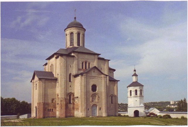 Церковь Михаила Архангела в Смоленске. Возведена князем Давидом Ростиславичем в 1191—1194, здесь же он был погребен