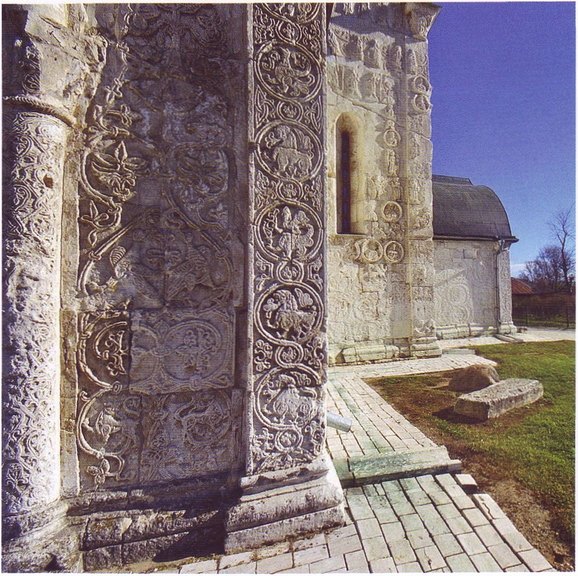 Каменная резьба стен Георгиевского собора в Юрьеве-Польском, 1230-е