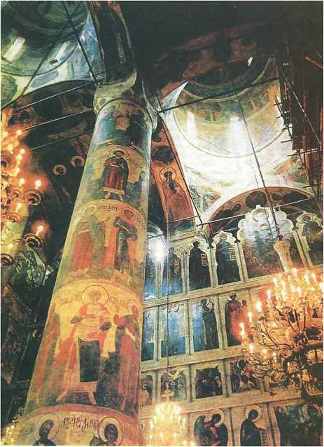 Интерьер Успенского собора Интерьер Успенского собора