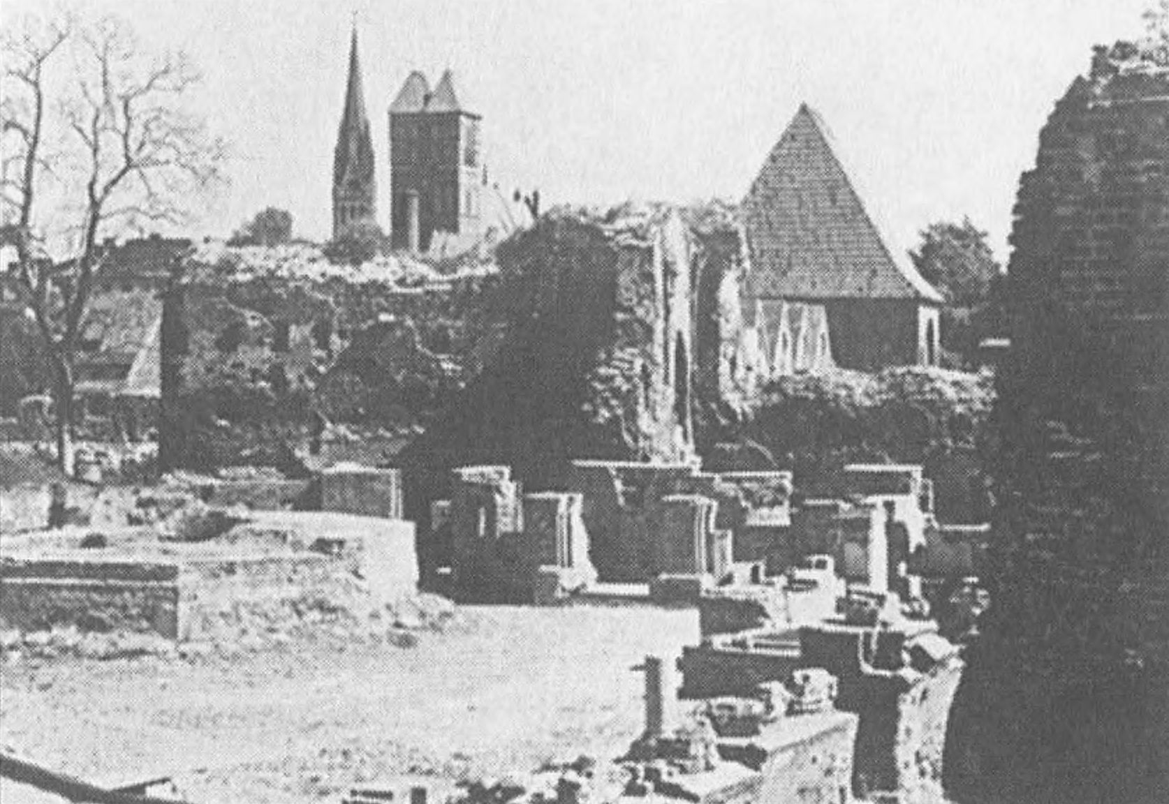 Ил. 21—22. Развалины замка Немецкого ордена в Торуне Ил. 21—22. Развалины замка Немецкого ордена в Торуне