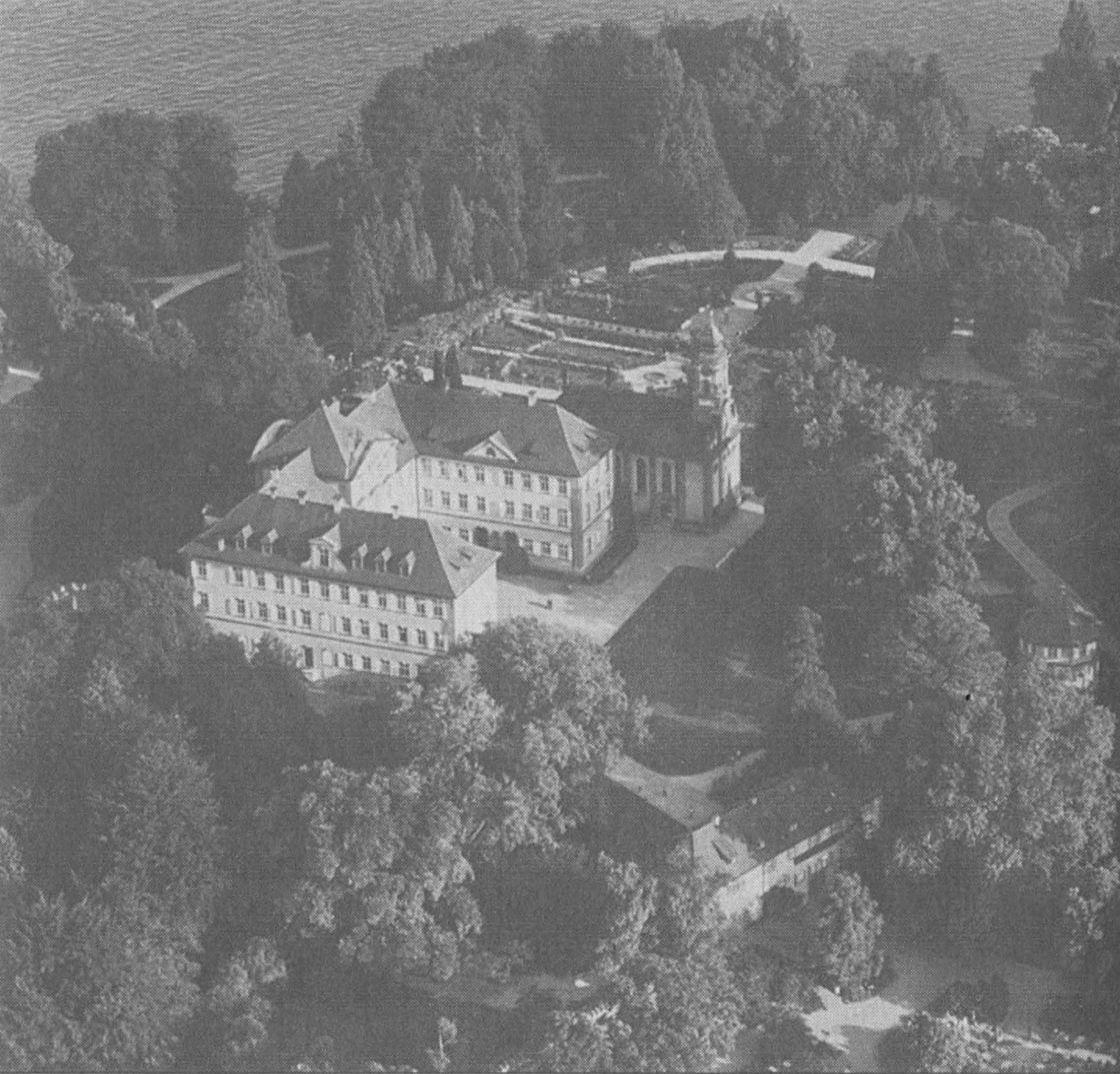 Ил. 27. Замок Немецкого ордена Майнау Ил. 27. Замок Немецкого ордена Майнау