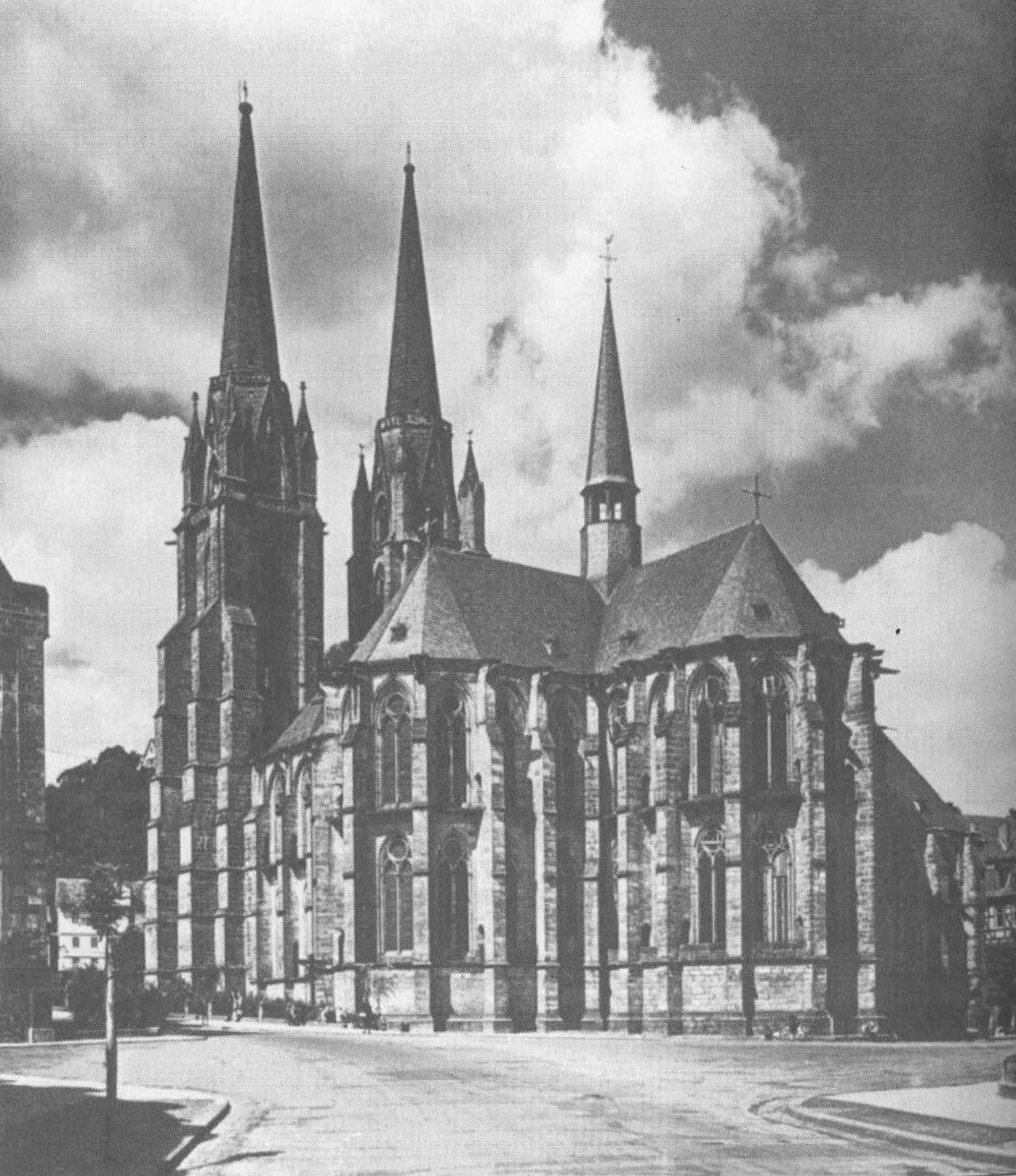 Ил. 2. Церковь Святой Елизаветы в Марбурге Ил. 2. Церковь Святой Елизаветы в Марбурге