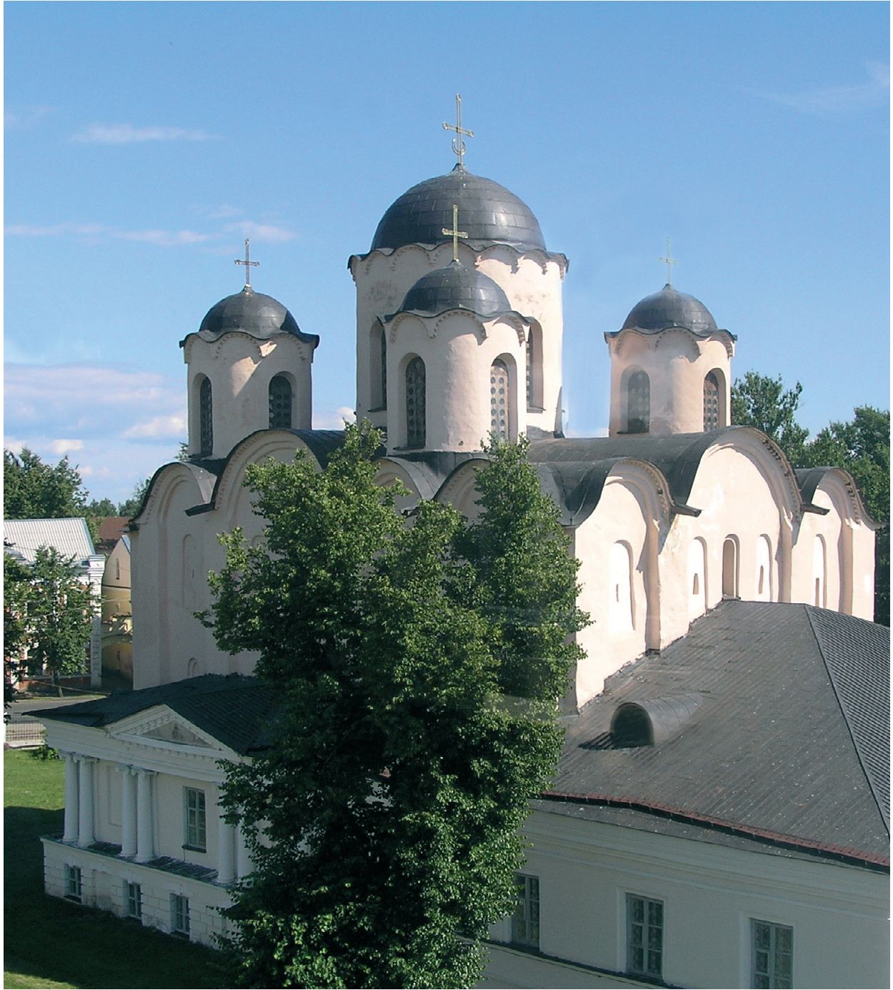 Рис. 13. Никольский собор на Ярослававом дворище (фото Е.А. Рыбиной) Рис. 13. Никольский собор на Ярослававом дворище (фото Е.А. Рыбиной)