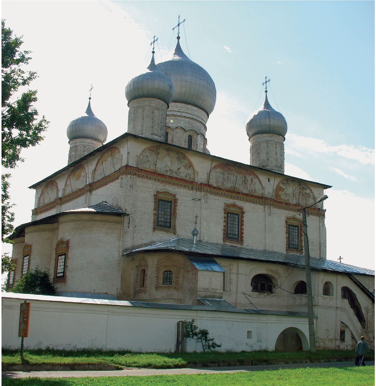 Рис. 47. Знаменский собор (фото М.В. Горячевой) Рис. 47. Знаменский собор (фото М.В. Горячевой)