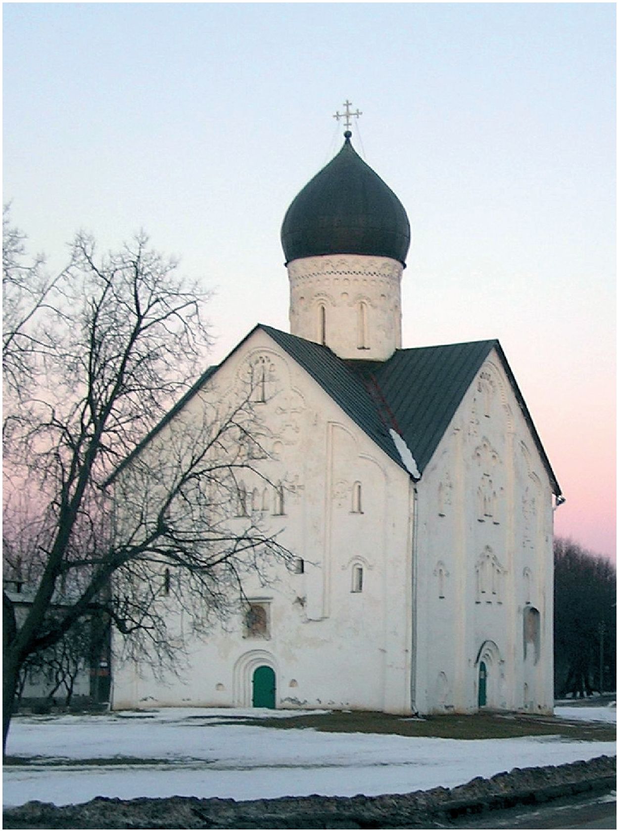 Рис. 57. Церковь Спаса Преображения на Ильиной улице (фото Е.А. Рыбиной) Рис. 57. Церковь Спаса Преображения на Ильиной улице (фото Е.А. Рыбиной)