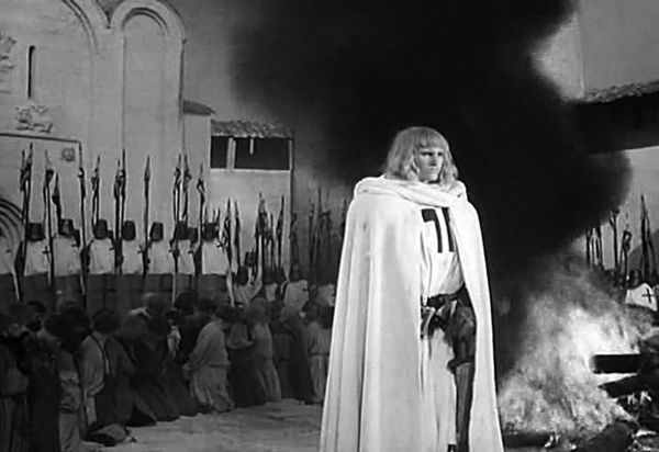 Вот так, по мнению С. Эйзенштейна, выглядела оккупация Пскова крестоносцами Вот так, по мнению С. Эйзенштейна, выглядела оккупация Пскова крестоносцами