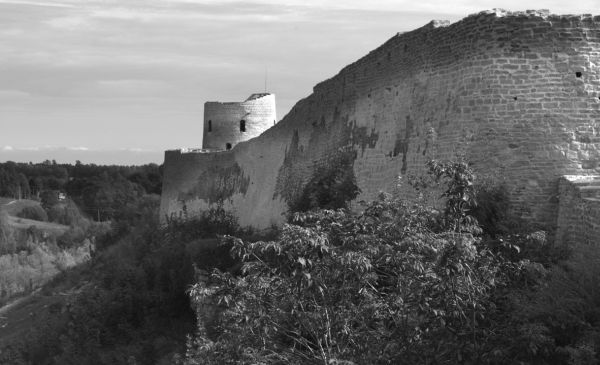 Древний Изборск. Он первым встречал крестоносцев на северо-западной границе. Фото А. Караева Древний Изборск. Он первым встречал крестоносцев на северо-западной границе. Фото А. Караева