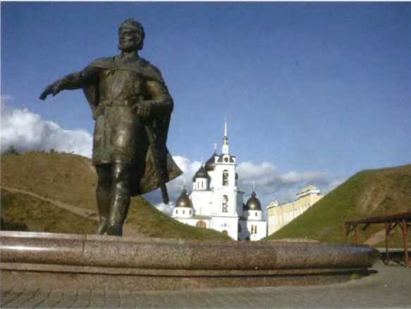Памятник Юрию Долгорукому в Дмитрове. Современное фото