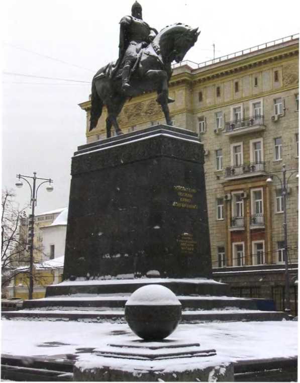 Памятник Юрию Долгорукому в Москве. Современное фото