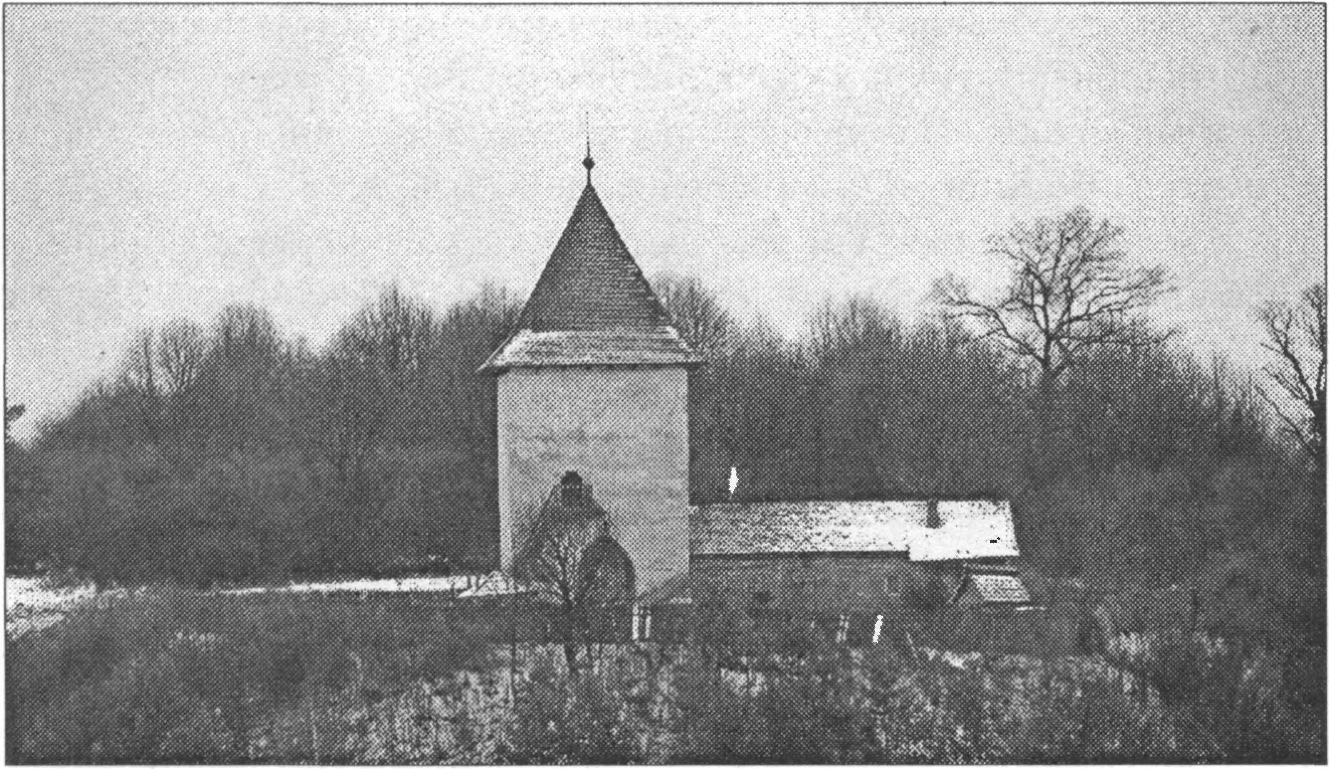 Ил. 127. Пятничанская башня. Конец XIII — первая половина XIV в. Современный вид (с. Пятничаны, Жидячевский район, Львовская область, Украина) Ил. 127. Пятничанская башня. Конец XIII — первая половина XIV в. Современный вид (с. Пятничаны, Жидячевский район, Львовская область, Украина)