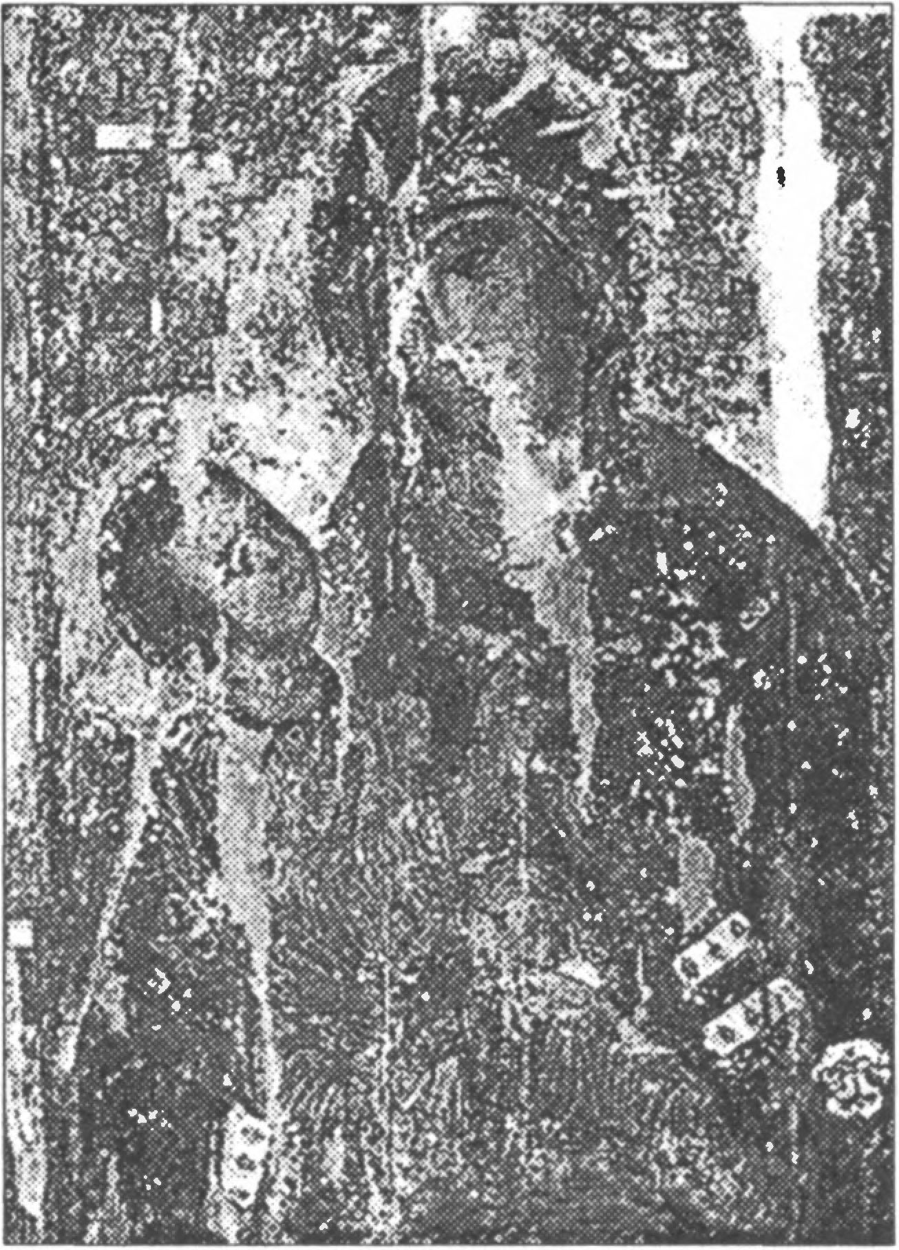 Ил. 175. Икона Холмской Божией Матери. Конец XII — начало XIII вв. Дерево (кипарис), левкас, темпера, позолота. Национальный Музей волынской иконы (Луцк, Украина) Ил. 175. Икона Холмской Божией Матери. Конец XII — начало XIII вв. Дерево (кипарис), левкас, темпера, позолота. Национальный Музей волынской иконы (Луцк, Украина)