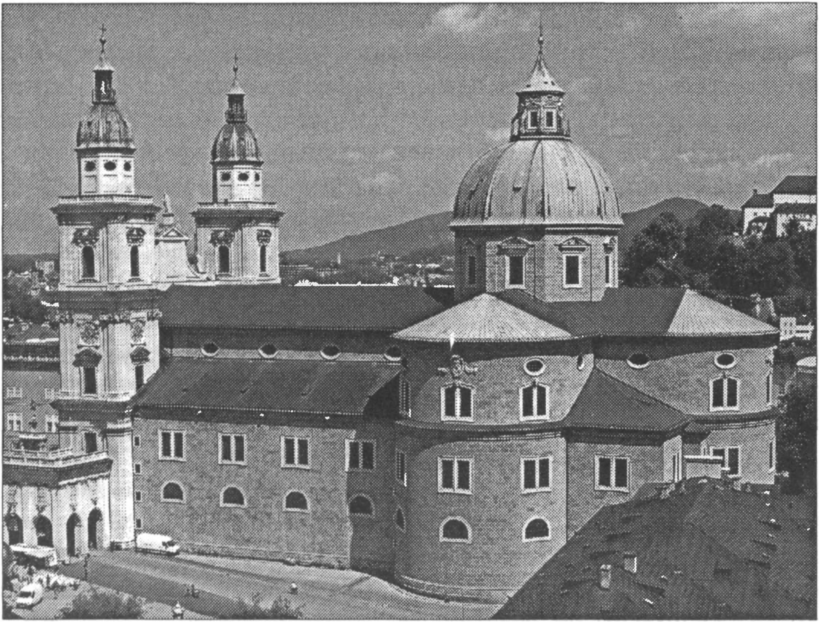 Ил. 184. Кафедральный собор Св. Петра в бенедиктинском аббатстве Св. Петра Построен в 1143 г., перестраивался в XVII—XVIII вв. Современный вид (Зальцбург, Австрия) Ил. 184. Кафедральный собор Св. Петра в бенедиктинском аббатстве Св. Петра Построен в 1143 г., перестраивался в XVII—XVIII вв. Современный вид (Зальцбург, Австрия)