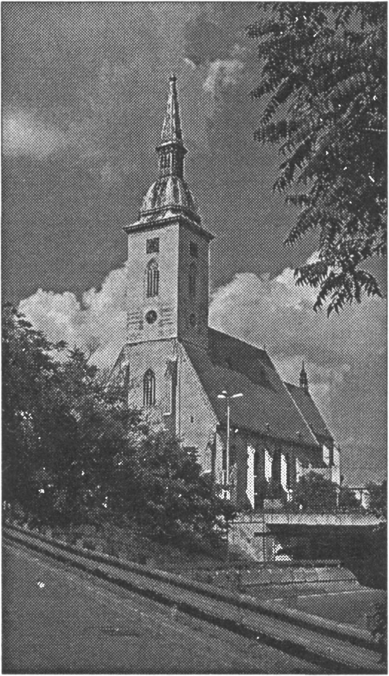 Ил. 190. Собор Св. Мартина. Строительство начато в XIII в. Современный вид (Братислава, Словакия) Ил. 190. Собор Св. Мартина. Строительство начато в XIII в. Современный вид (Братислава, Словакия)