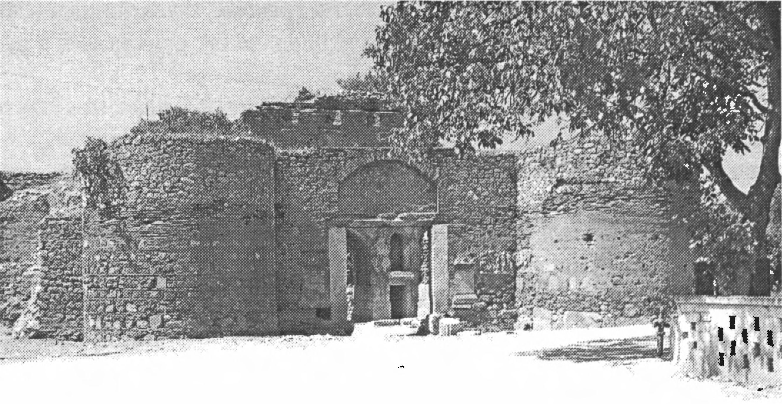 Ил. 41. Стены и башни средневековой Никеи. Современный вид (г. Изник, ил Бурса, Турция) Ил. 41. Стены и башни средневековой Никеи. Современный вид (г. Изник, ил Бурса, Турция)