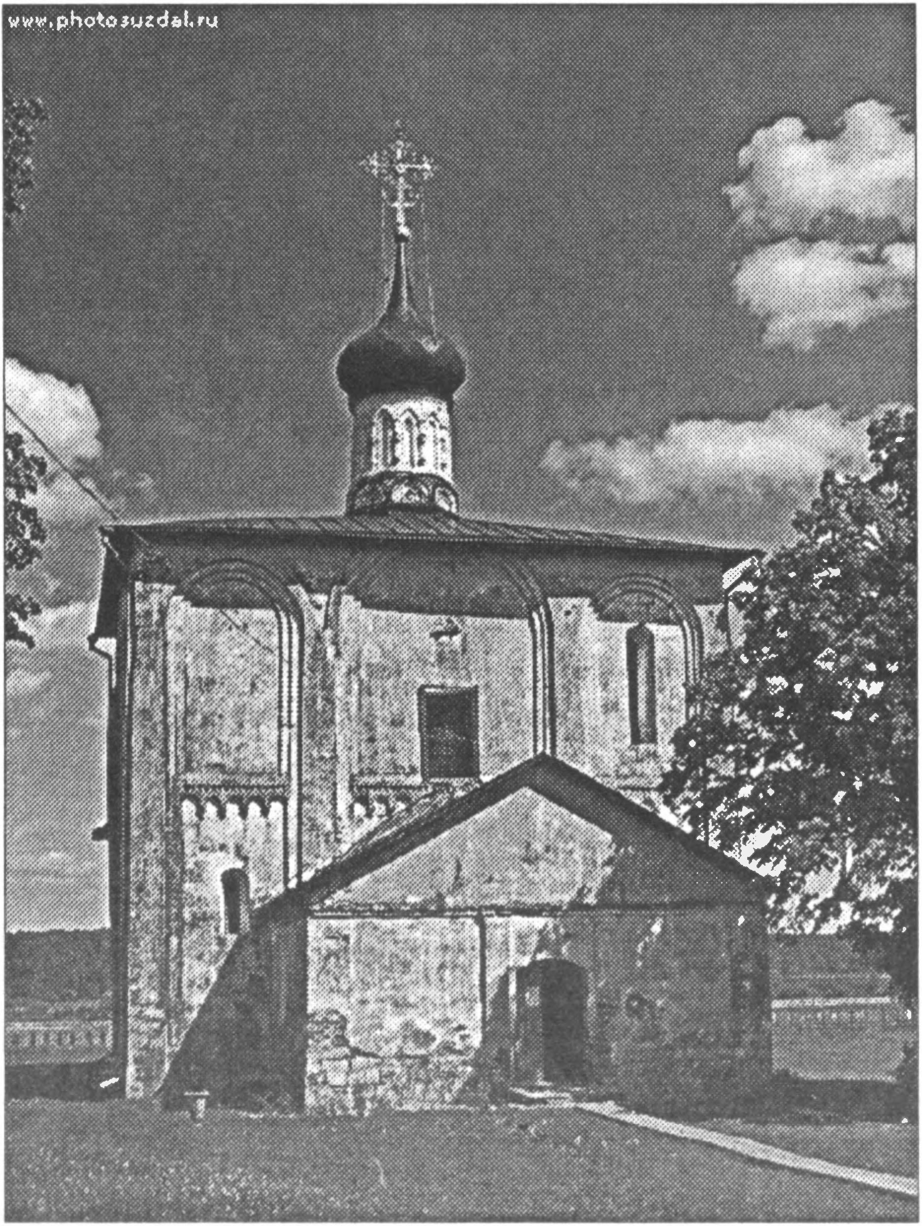 Ил. 71. Церковь Свв. Бориса и Глеба в Кидекше. Середина XII в., перестроена в XVIII в. Современный вид (Суздальский район, Владимирская область, Россия) Ил. 71. Церковь Свв. Бориса и Глеба в Кидекше. Середина XII в., перестроена в XVIII в. Современный вид (Суздальский район, Владимирская область, Россия)