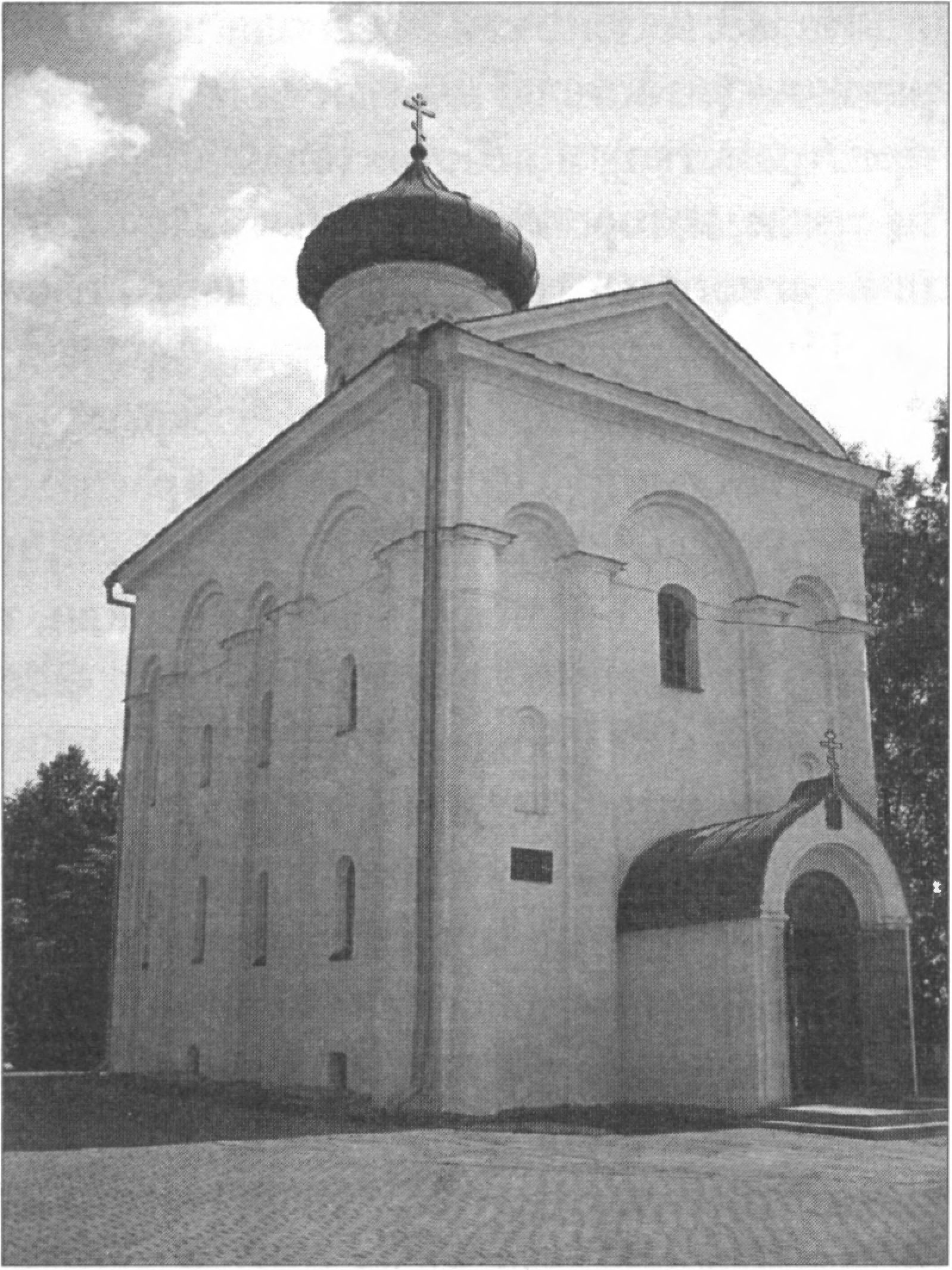 Ил. 76. Спасо-Преображенская церковь (в древности — церковь Всемилостивейшего Спаса) Евфросиниева монастыря. Середина XII в. Современный вид (Полоцк, Беларусь) Ил. 76. Спасо-Преображенская церковь (в древности — церковь Всемилостивейшего Спаса) Евфросиниева монастыря. Середина XII в. Современный вид (Полоцк, Беларусь)